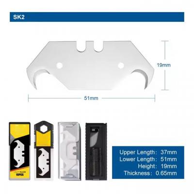 Well fitted two hole carpet hook knife blade